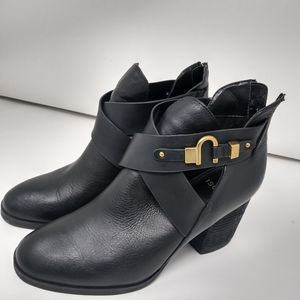 Shoe, size 9.5M, black